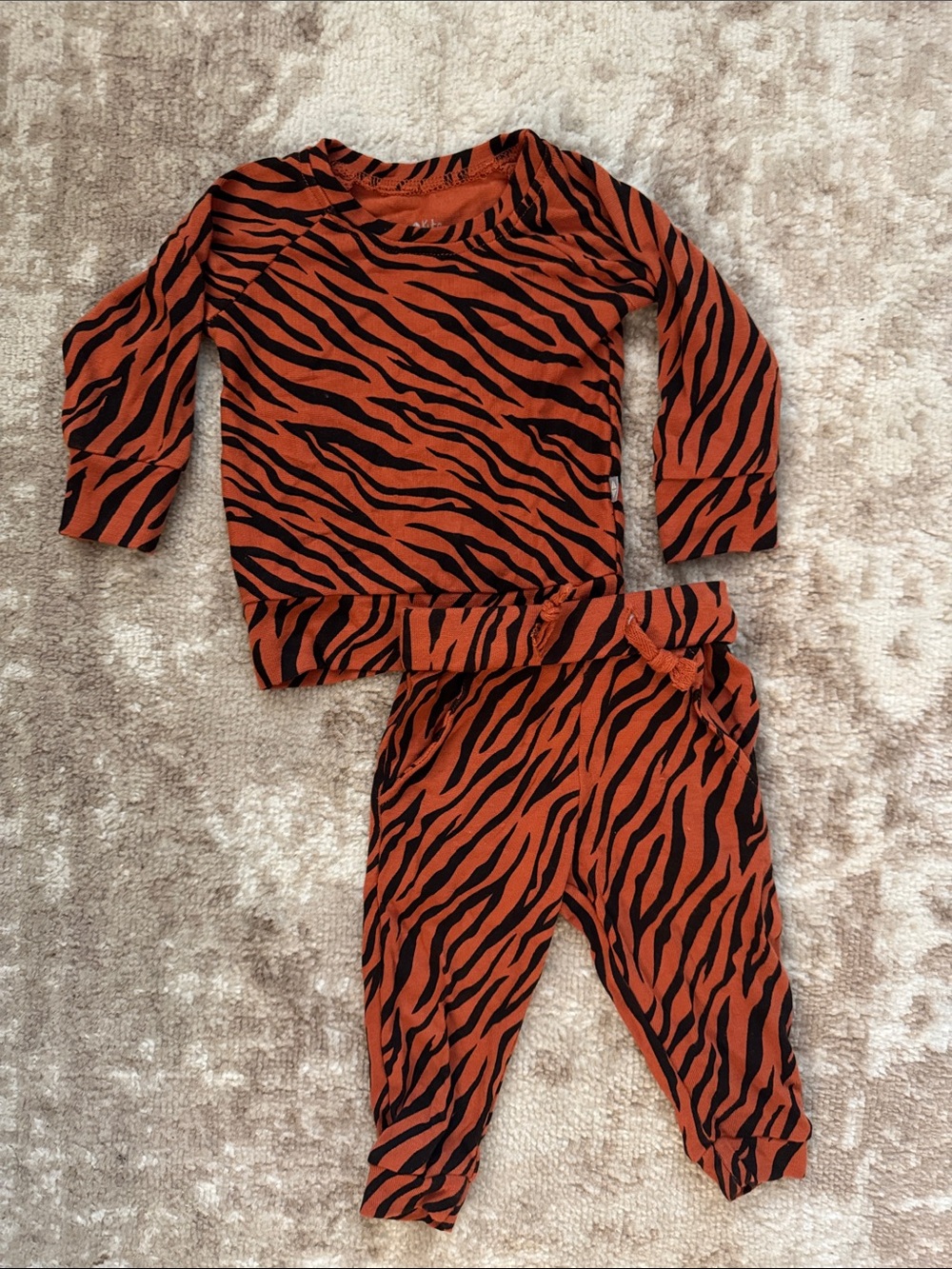 EUC Kyte BABY Orange and Black Tiger Stripe Set